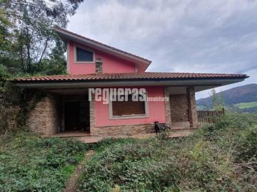 Chalet en venta en Viescas Illas: amplitud, luz y entorno natural a un paso de Avilés