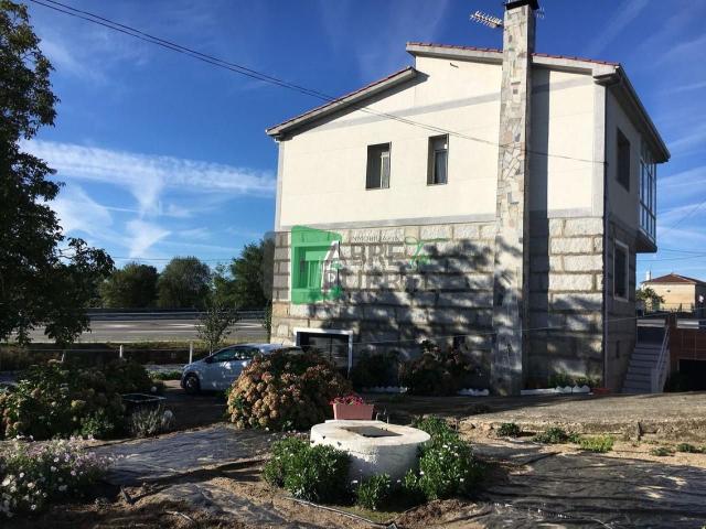 Chalet en venta en Vilamarín. Chalets.