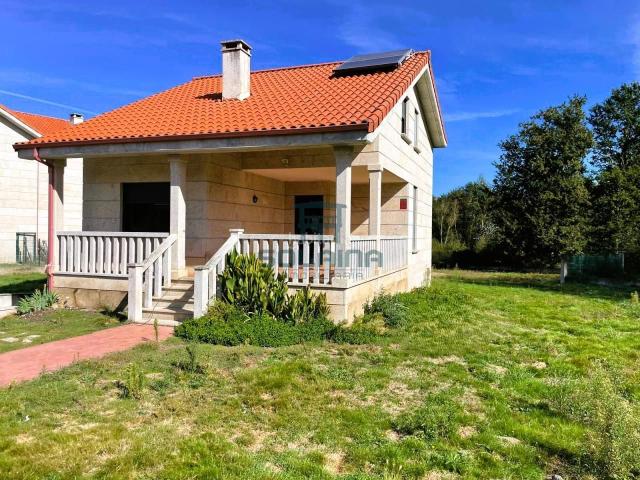 Chalet en venta en Vilamarín. Chalets.