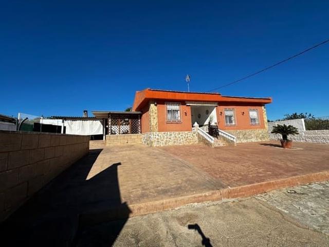Chalet en venta en Vilamarxant / Villamarchante, Valencia