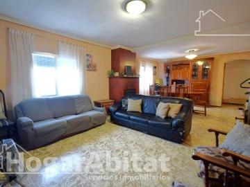 Chalet en venta en Vilamarxant / Villamarchante, Valencia