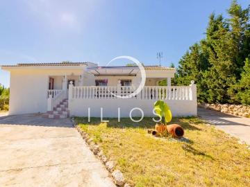 Chalet en venta en Vilamarxant / Villamarchante, Valencia
