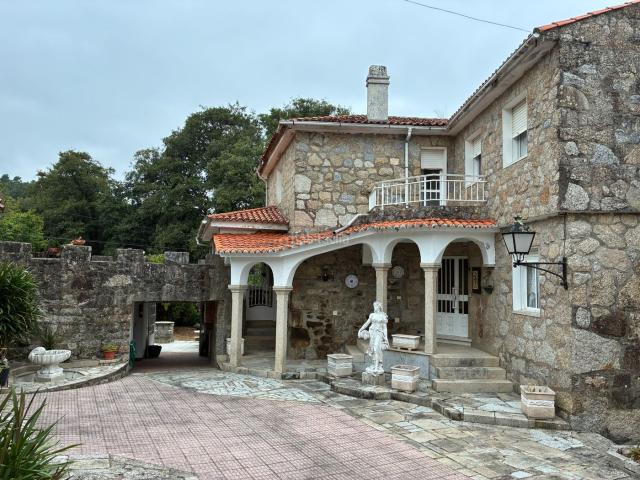 Chalet en venta en Vilanova de Arousa. ? CASA SEÑORIAL DE LUJO CON AMPLIA FINCA ?. Chalets Vilanova de.