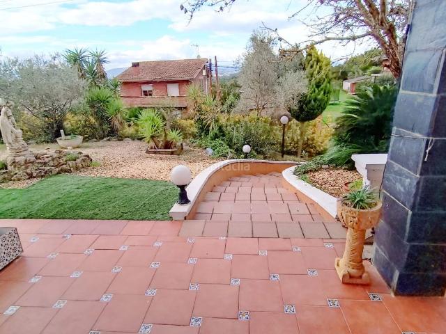 Chalet en venta en Vilanova del Vallès. Casa independiente a 4 vientos con piscina. Chalets Vilanova del.