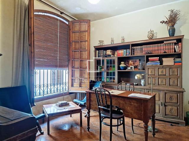 Chalet en venta en Vilanova i la Geltrú, Centrevila Costa Dorada. Magnífica casa señorial con 8 dormitorios y garaje privado para 3 coches en venta en pleno centro de Vilanova. Chalets Vilanova i la.