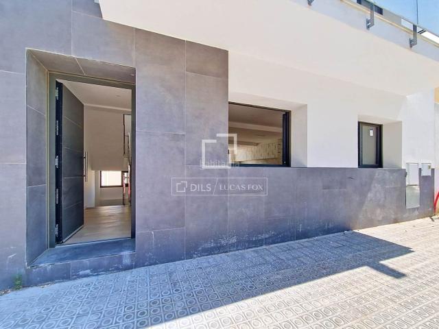Chalet en venta en Vilanova i la Geltrú, Masia Nova Solicrup Costa Dorada. Espectacular casa adosada totalmente reformada, con espacios amplios y cómodos en venta en Vilanova. Chalets Vilanova i la.