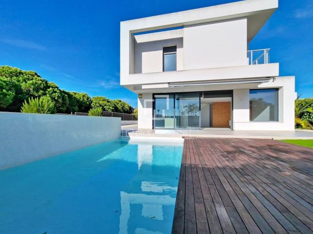 Chalet en venta en Vilanova i la Geltrú, L´Aragai Costa Dorada. Exclusiva villa contemporánea con vistas al mar, piscina privada y licencia turística en LAragai Vilanova i la Geltrú. Chalets Vilanova.