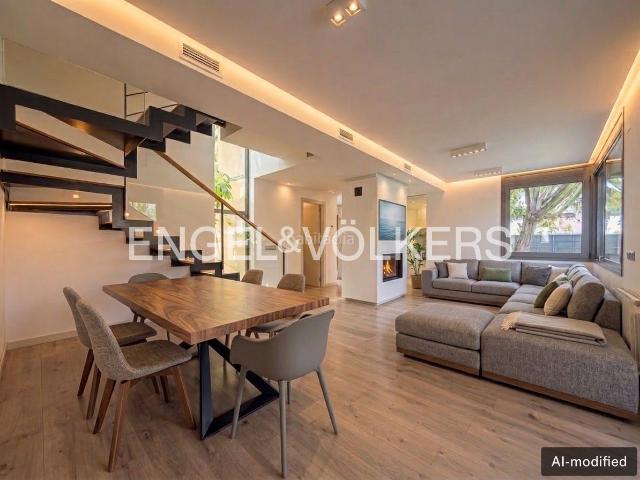 Chalet en venta en Vilanova i la Geltrú, L´Aragai Costa Dorada. Villa Mediterránea con ascensor. Chalets Vilanova i la.