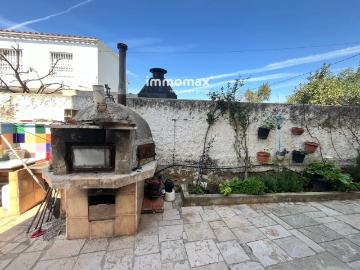 Chalet en venta en Vilanova i la Geltrú, La Collada Sis Camins Costa Dorada. El hogar ideal para tu familia espectacular casa independiente con parcela plana, 4 habitaciones y gran zona exterior a 6.