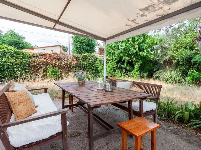 Chalet en venta en Viladecavalls. CASA TODA EN UNA PLANTA CON GRAN JARDÍN EN SANT MIQUEL DE GONTERES!. Chalets.