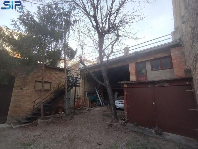 Chalet en venta en calle D'igualada, Vilafranca del Penedès, de 519 m² 4 habitaciones por 600.000