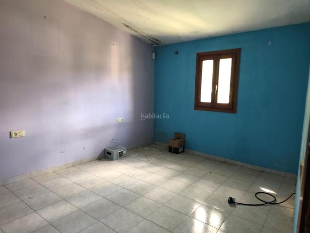 Chalet en venta en Pontons. Casa ideal con terreno en centro pueblo, tiendas y comunicacion. Chalets.