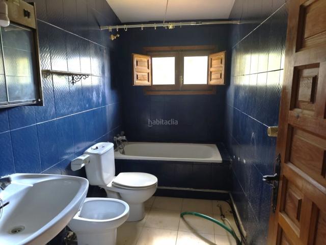 Chalet en venta en Pontons. Casa ideal con terreno en centro pueblo, tiendas y comunicacion. Chalets.
