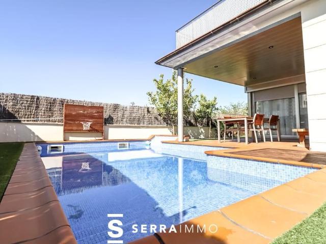 Chalet en venta en Vilafranca del Penedès, Sant Julià. Fantástico chalet con piscina en el Pla del Diable. Chalets Vilafranca del.