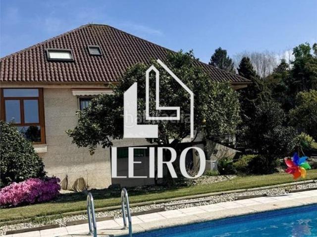 Chalet en venta en Vilagarcía de Arousa, Vilagarcía. Chalet de Piedra Natural con Piscina, Terreno, en una zona tranquila, bien comunicada y a cinco minutos andando del centro!. Chalets.