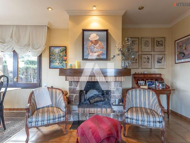 Chalet en venta en Vilassar de Dalt. Casa a 4 vientos en Vilassar de dalt. Chalets Vilassar de.