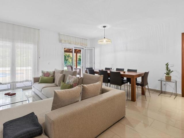 Chalet en venta en Vilobí d´Onyar. Oportunidad unica Casa mas restaurante El Mirador, junto al aeropuerto de Girona. Chalets Vilobí.