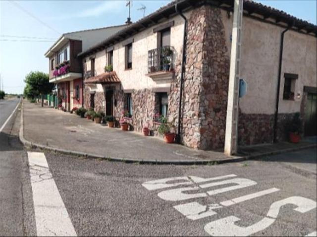 Chalet en venta en Villaturiel. Chalets.