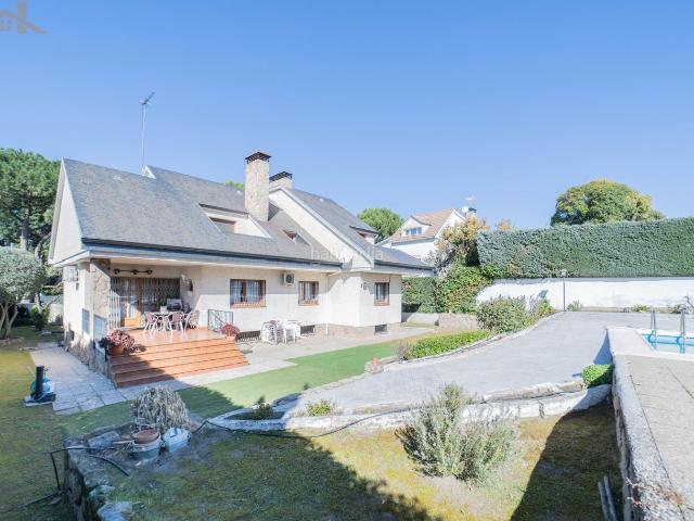 Chalet en venta en Villaviciosa de Odón, Castillo Campodón. Espectacular chalet independiente con 3 HABITACIONES EN PLANTA. Chalets Villaviciosa de.