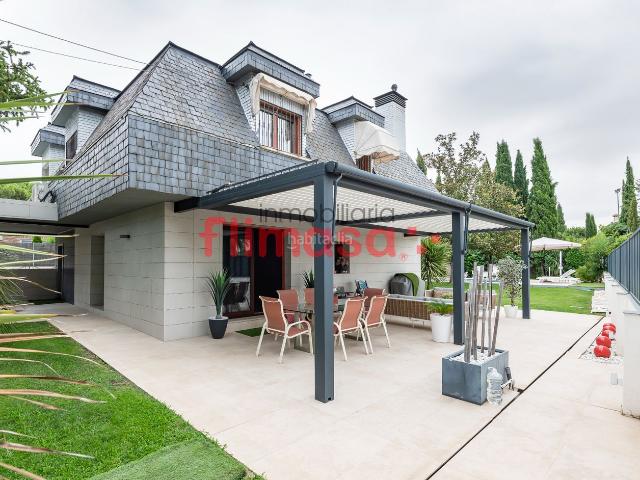 Chalet en venta en Villaviciosa de Odón, Castillo Campodón. ¡NO COBRAMOS AL COMPRADOR!. Chalets Villaviciosa de.