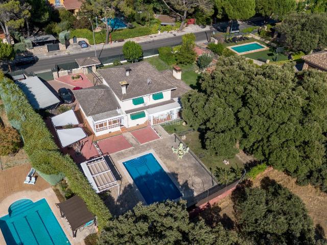Chalet en venta en Villaviciosa de Odón, El Bosque. *Chalet Independiente en Venta Urbanización El Bosque*. Chalets Villaviciosa de.