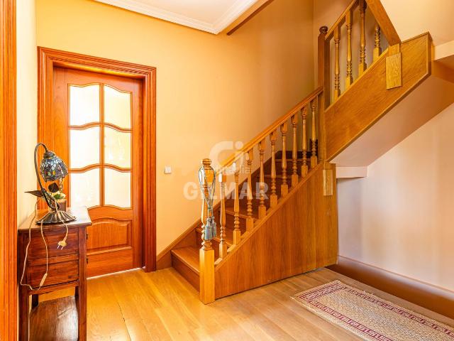 Chalet en venta en Villaviciosa de Odón, El Bosque. VIVIENDA DIVIDIDA EN DOS CASAS SIMÉTRICAS.Descubre esta magnífica propiedad ubicada en la exclusiva zona de El Bosque, en Villavic. Chalets.