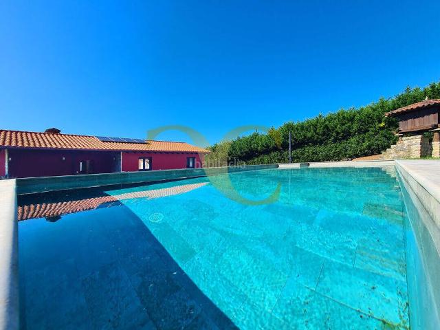 Chalet en venta en Villaviciosa, Quintes Arroes. Exclusiva Una propiedad excepcional junto al Cantábrico, a 900 metros de Playa España. Chalets.