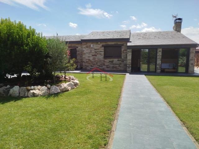 Chalet en venta en Villadangos del Páramo. Chalets Villadangos del.