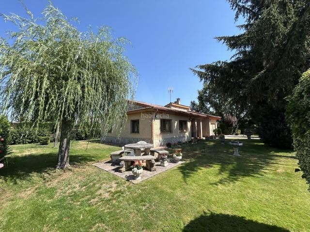 Chalet en venta en Villadangos del Páramo. Chalets Villadangos del.