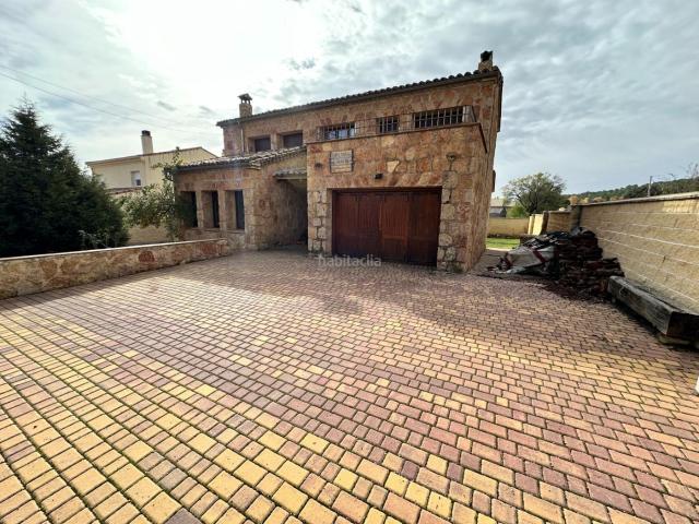 Chalet en venta en Villalba de la Sierra. PRECIOSA CASA DE PIEDRA DE 250 m2 SOBRE UN SOLA DE 1.000 m2 CON AISLANTE EN TODAS LAS PAREDES. Chalets Villalba de la.