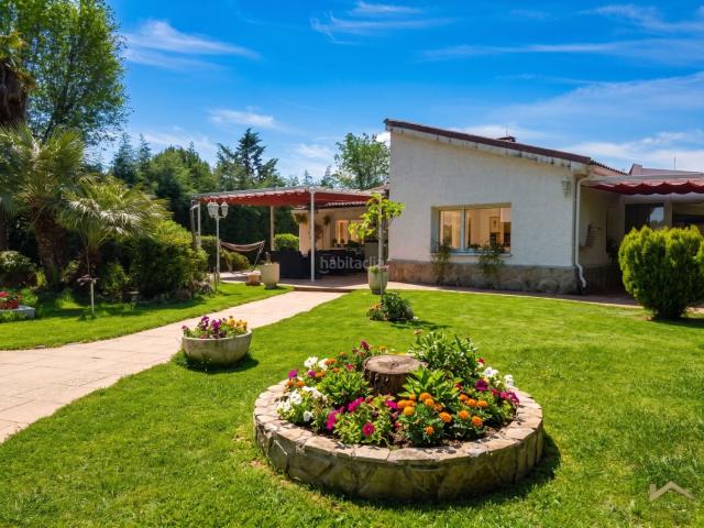 Chalet en venta en Villalbilla, El Robledal. Casa Chalet independiente en venta en Avenida el Robledal Villalbilla. Chalets.