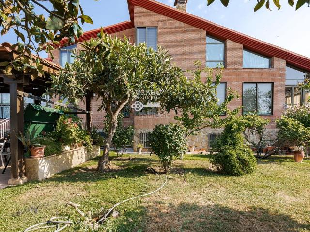 Chalet en venta en Villalbilla, Peñas Albas Zulema. Tu Oasis de paz en Urbanización El Zulema! Chalet Independiente lleno de luz y confort. Chalets.