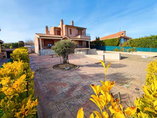 Chalet en venta en Villalobón. Chalets.