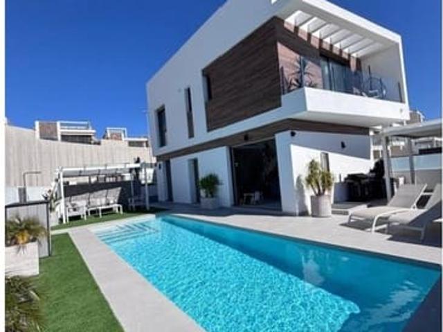 Chalet en venta en Villamartin, Alicante Costa Blanca