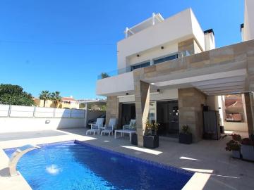 Chalet en venta en Villamartin, Alicante Costa Blanca