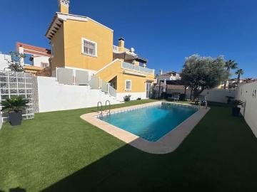 Chalet en venta en Villamartin, Alicante Costa Blanca