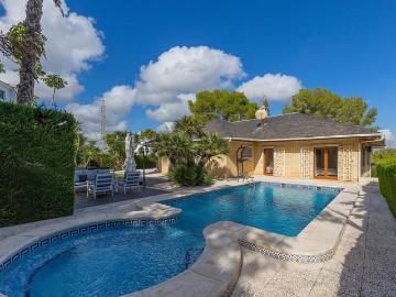 Chalet en venta en Villamartin, Alicante Costa Blanca