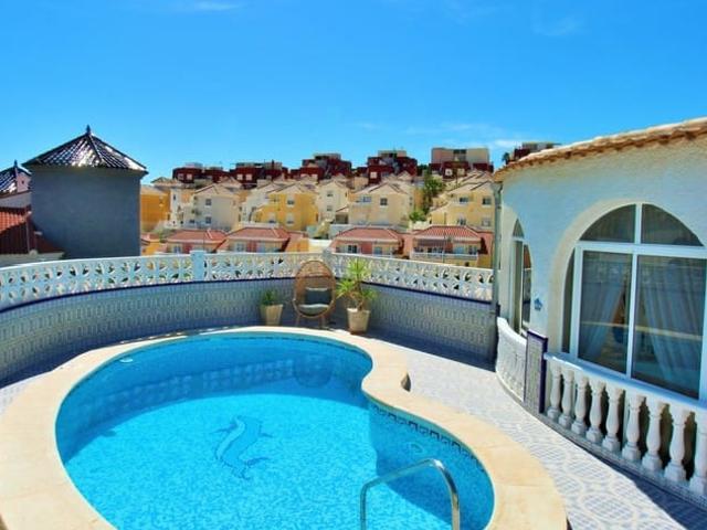 Chalet en venta en Villamartin, Alicante Costa Blanca