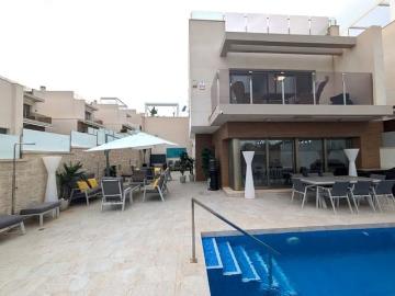 Villa en venta en Urbanización Los Dolses