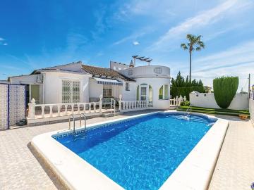 Villa en venta en Urbanización Los Dolses - Jardín