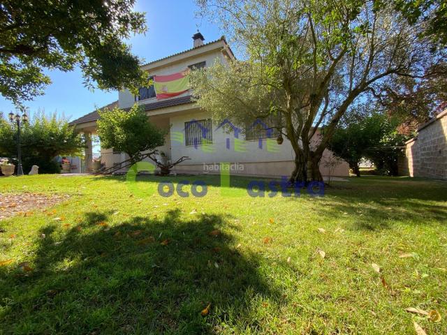 Chalet en venta en Villamayor. Chalets.