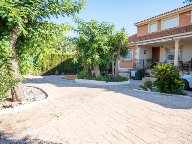 Chalet en venta en Villanueva del Río Segura. FINCA SINGULAR 5.180 m2 CON PISCINA, 4 UNIDADES RESIDENCIALES Y 2ª CASA. Chalets Villanueva del Río.