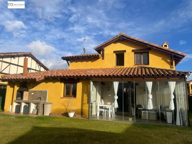 Chalet en venta en Villaquilambre. CHALET INDIVIDUAL CON 600 M DE PARCELA. Chalets.