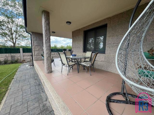Chalet en venta en Villaquilambre. Precioso chalet con parcela de 900 m y 2 dormitorios en planta baja. Chalets.