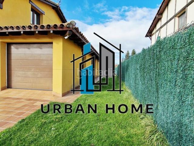 Chalet en venta en Villaquilambre. URBAN HOME VENDE CHALET EN URBANIZACIÓN LAS PARADINAS EN VILLARRODRIGO DE LAS REGUERAS. Chalets.