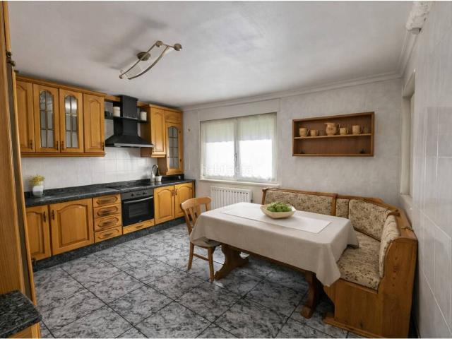 Chalet en venta en Villaquilambre. Venta de villa en Villaquilambre. Chalets.