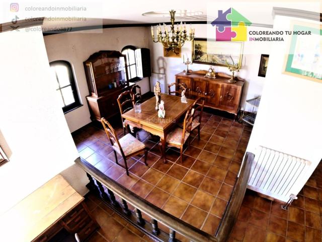 Chalet en venta en Villarejo de Órbigo. se vende chalet en Veguellina de Orbigo, con 5 habitaciones, 4 baños, cochera, jardín, pozo de riego, de 571m2, espacioso. Chalets Villarejo de.