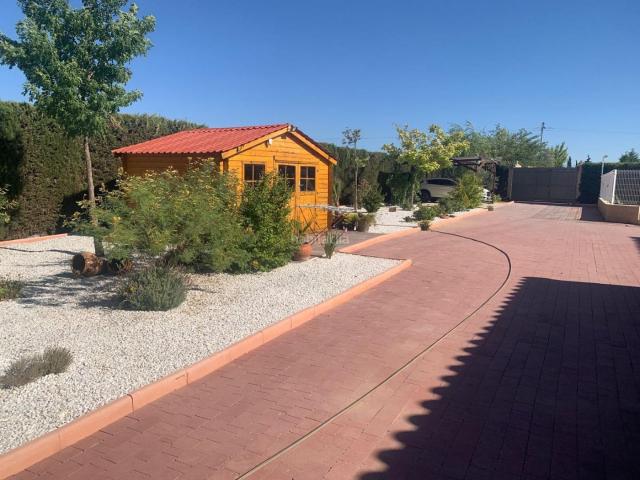 Chalet en venta en Villarrobledo. chalet particular nuevo para vivir todo el año. Chalets.