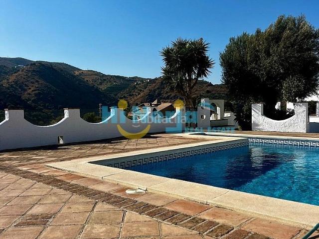 Chalet en venta en Viñuela. Villa 3 dormitorios piscina trastero Viñuela. Chalets.