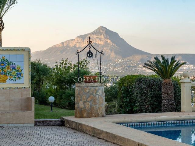 Chalet en venta en Xàbia, La Granadella Costa Nova. VENTA CHALET MEDITERRANEO CON VISTAS PANORAMICAS A LA BAHIA DE JAVEA Y EL MAR. Chalets.